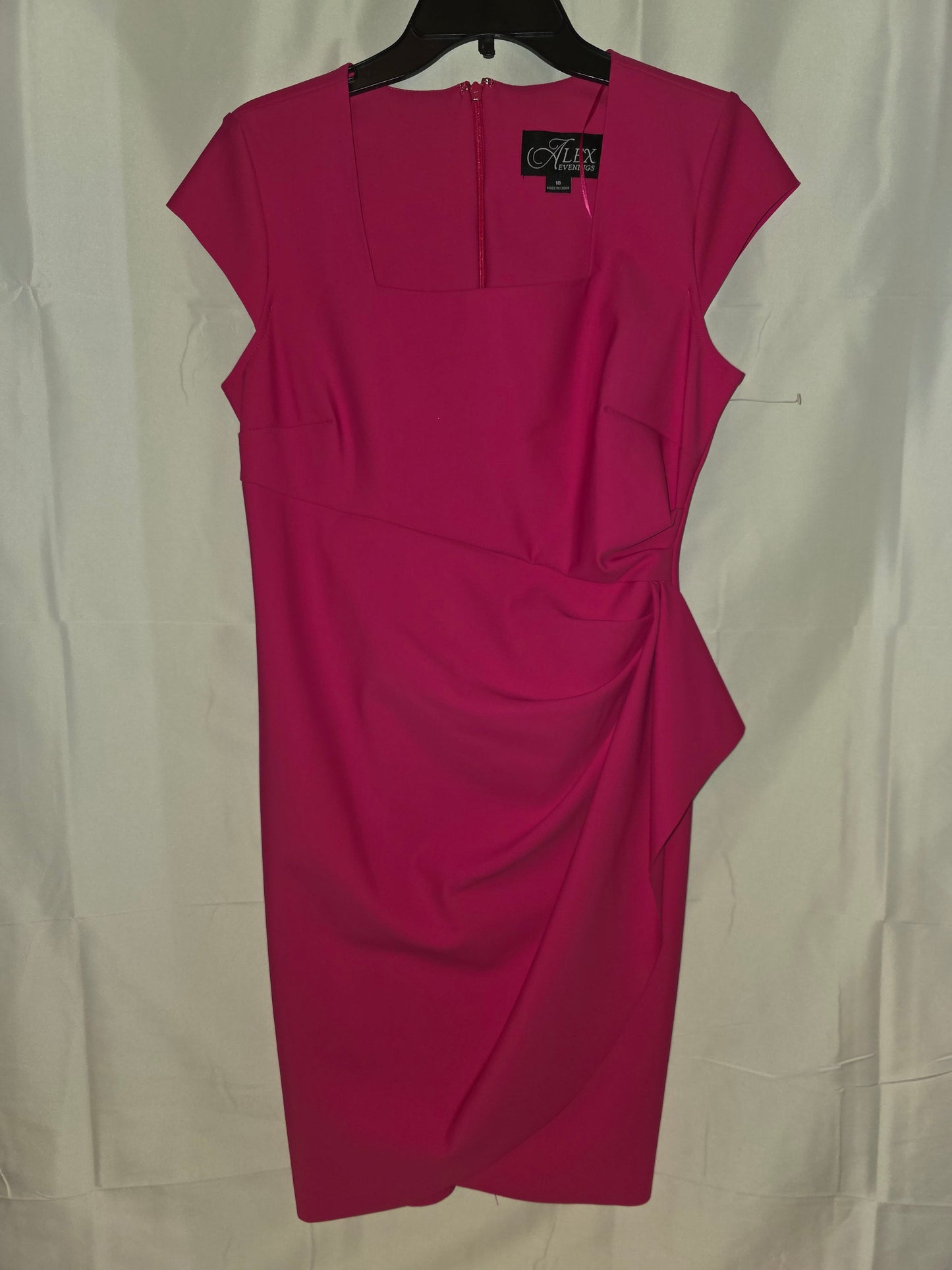 Brand New Alex Evenings Fuchsia Pink Square Neck Cap Sleeve Ruched Sheath Dress. Size 10 - All Seasons Curves