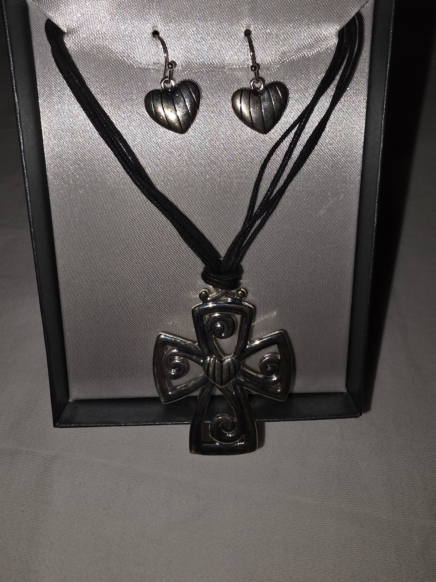 Silver - Tone Cross Pendant and Ribbed Heart Earrings Jewelry Set - All Seasons Curves