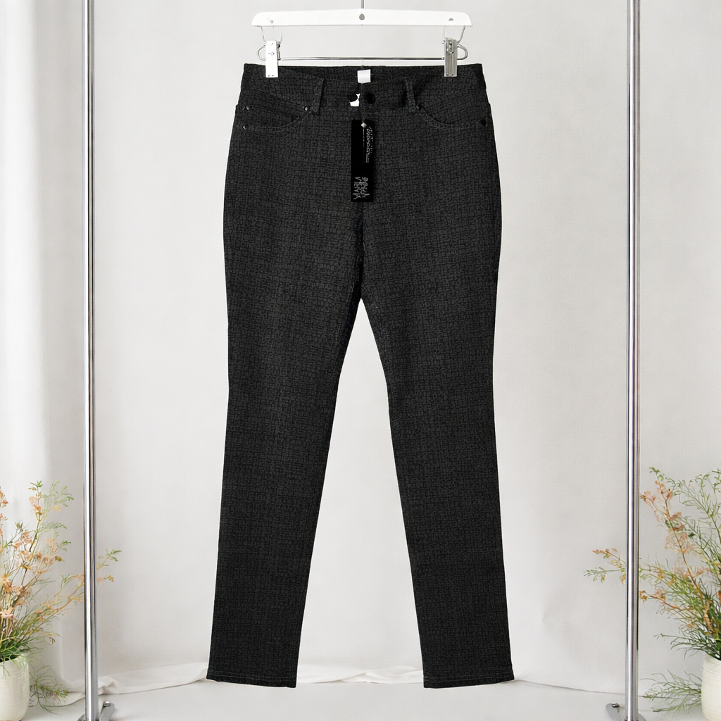 Sophisticated pair of Marla Wynne pants Size 6