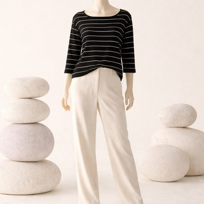 Dressbarn 3/4-sleeve top is a masterclass in classic, nautical-inspired style. Size 18/20