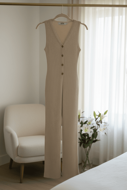 Slightly worn ASTR the Label long vest dress in size L - All Seasons Curves