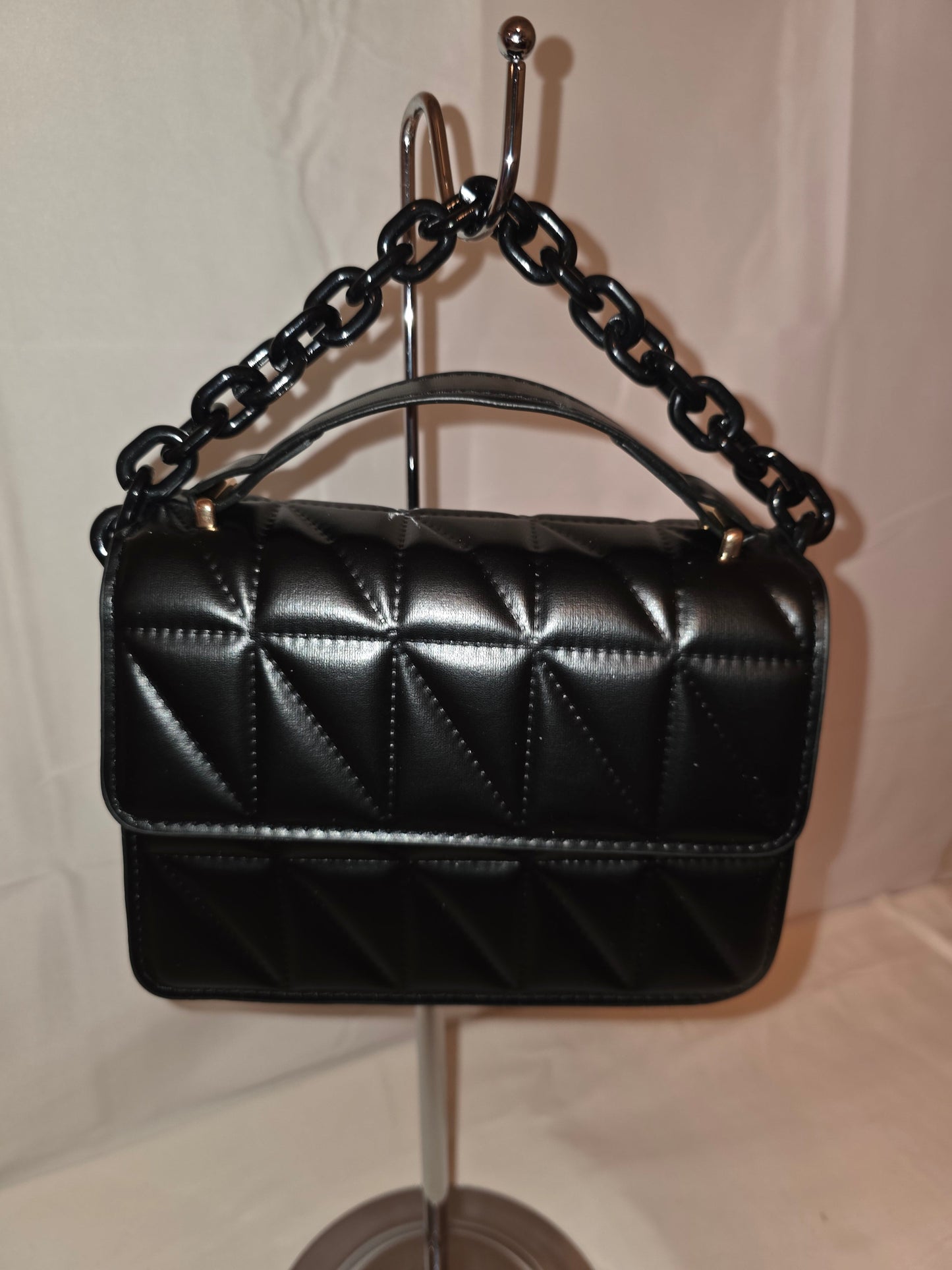 Chic Black Quilted Flap Bag with Chunky Chain Handle - All Seasons Curves