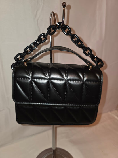 Chic Black Quilted Flap Bag with Chunky Chain Handle - All Seasons Curves