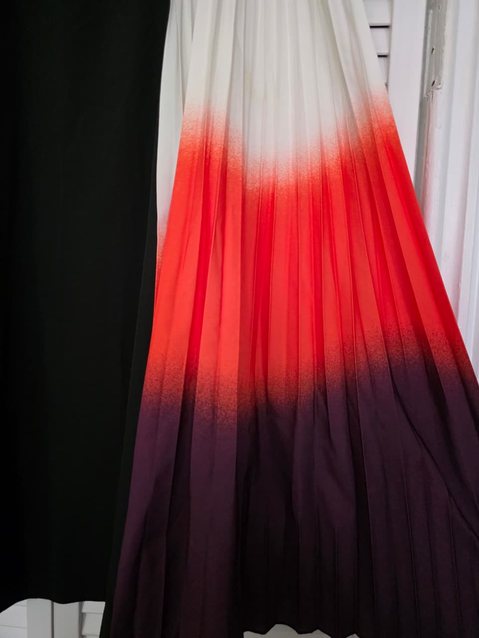 An elegant, long pleated skirt - All Seasons Curves