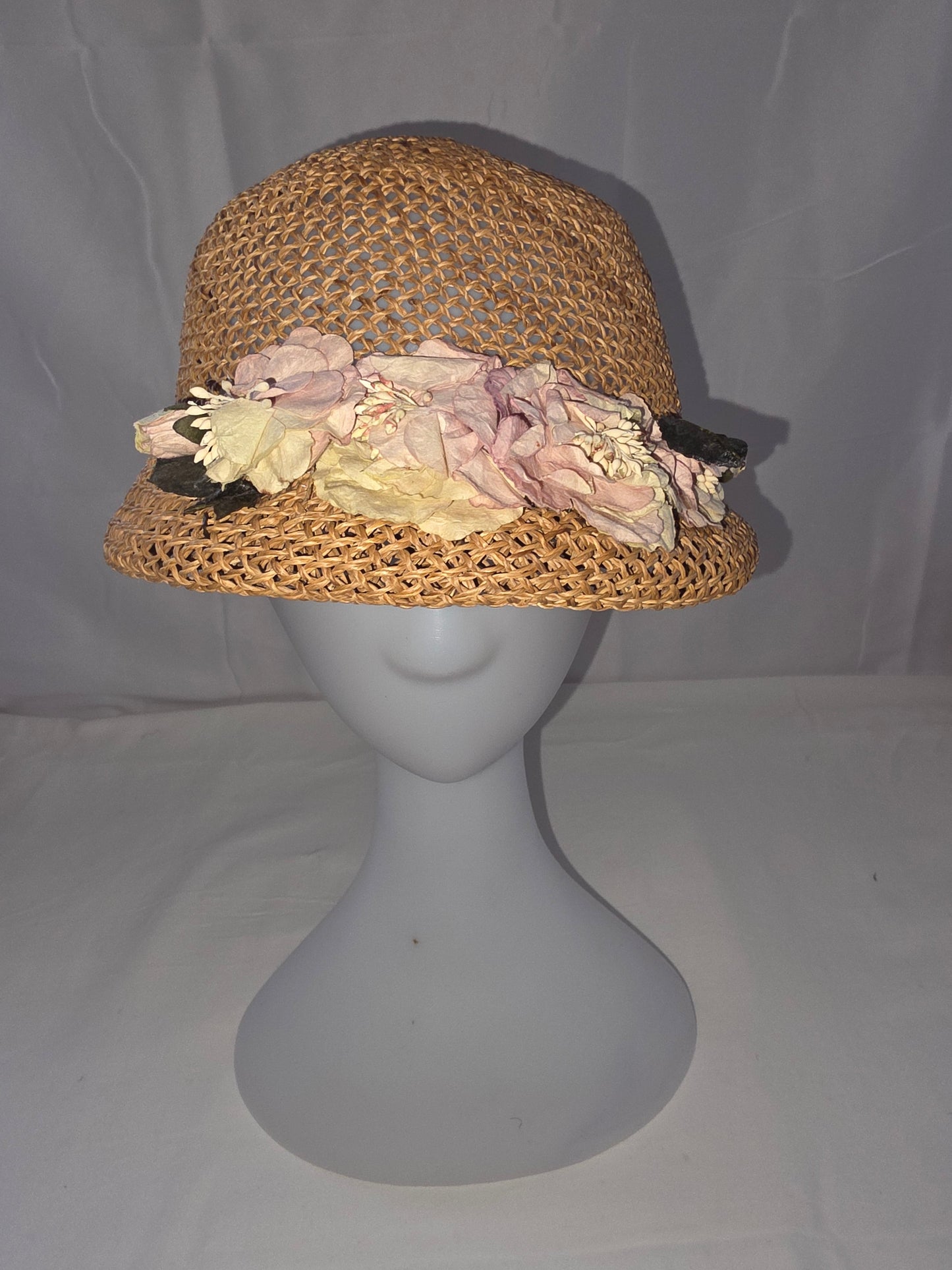 Vintage Natural Straw Cloche Bucket Hat with Pink & Cream Fabric Flowers - All Seasons Curves