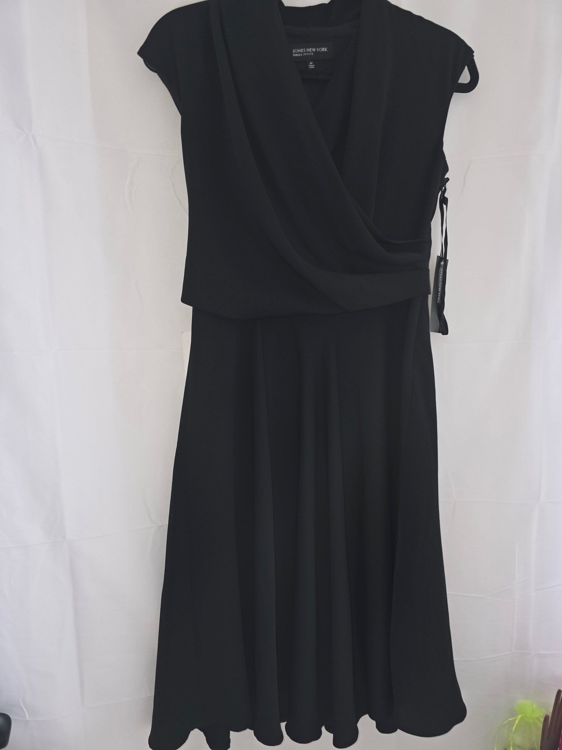 Brand New Jones New York Jones New Draped Faux - Wrap A - Line Midi Dress in Petite size 4P - All Seasons Curves