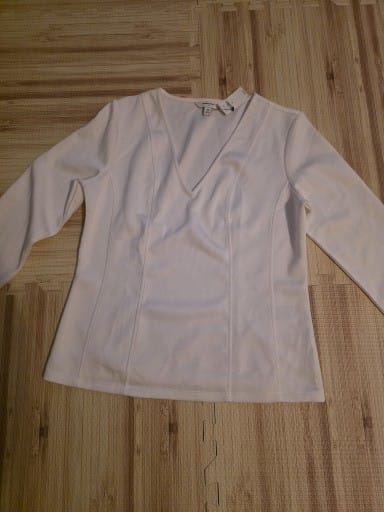 Banana Republic classic white V - neck top with tailored front seams - All Seasons Curves