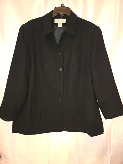 Slightly worn Maggie McNaughton Classic Black Tailored 3/4 Sleeve Blazer Size 16W - All Seasons Curves