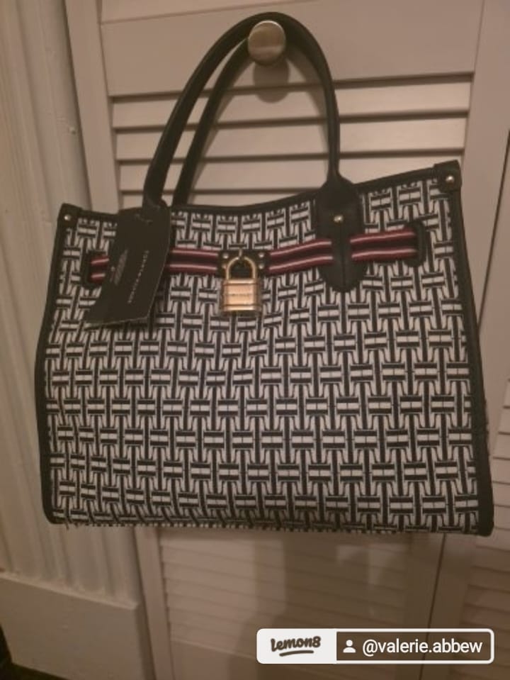 Tommy Hilfigher structured, patterned handbag - All Seasons Curves