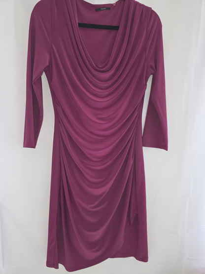 Slightly worn Tahari rekucci classic wine red 3/4 sleeve sheath dress - All Seasons Curves