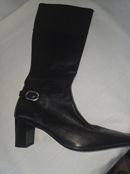 Slightly worn classic black leather knee - high boots - All Seasons Curves