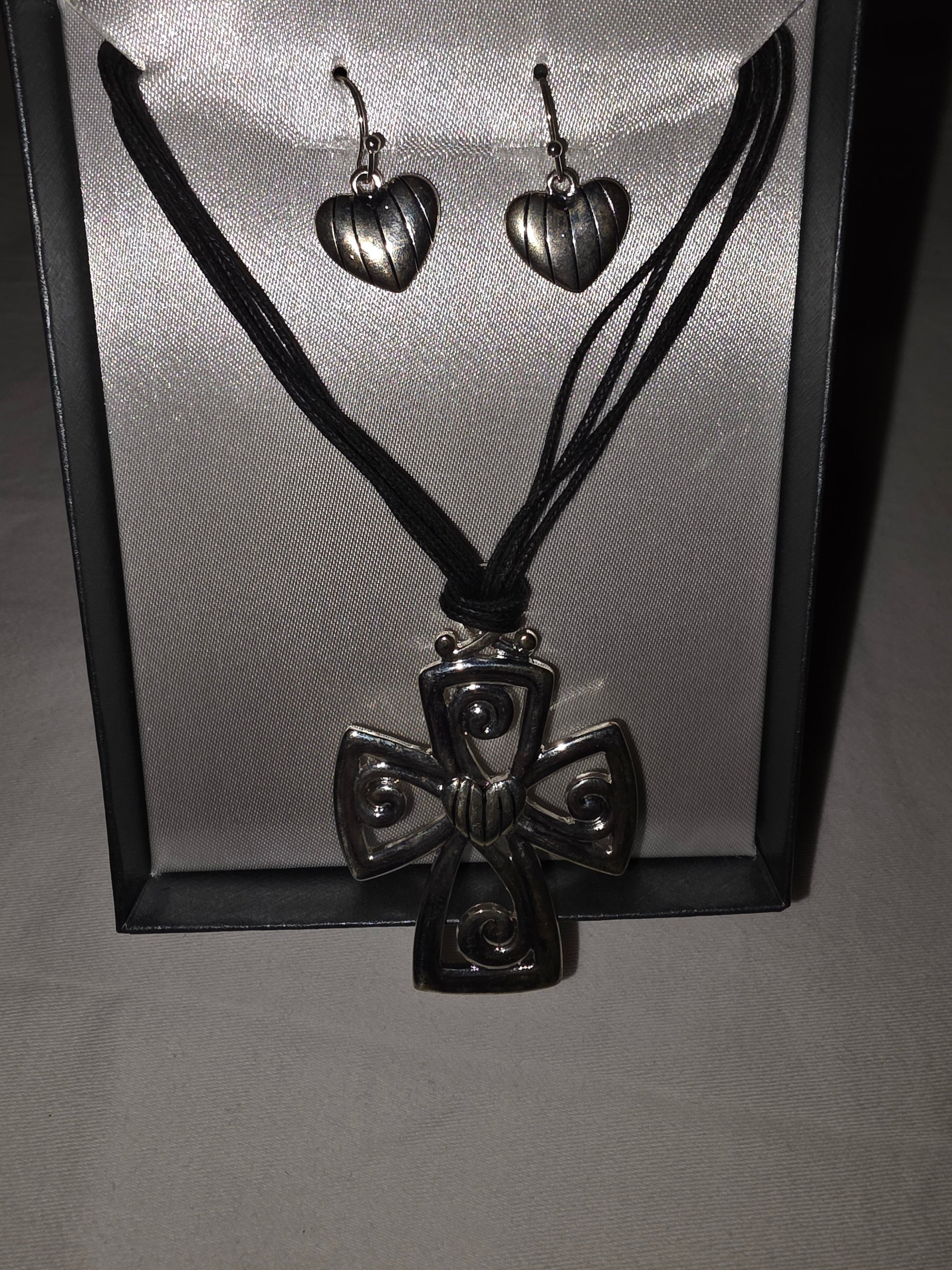 Silver - Tone Cross Pendant and Ribbed Heart Earrings Jewelry Set - All Seasons Curves