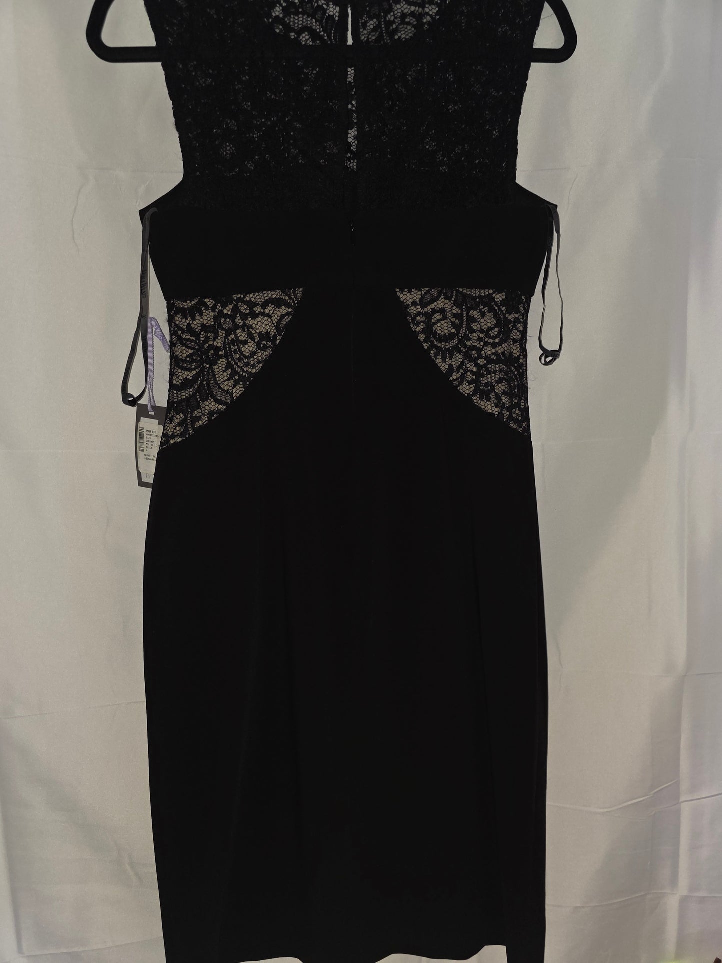 Brand New Vera Wang Elegant Black Sleeveless Sheath Dress with Intricate Lace Inserts in size 4 - All Seasons Curves
