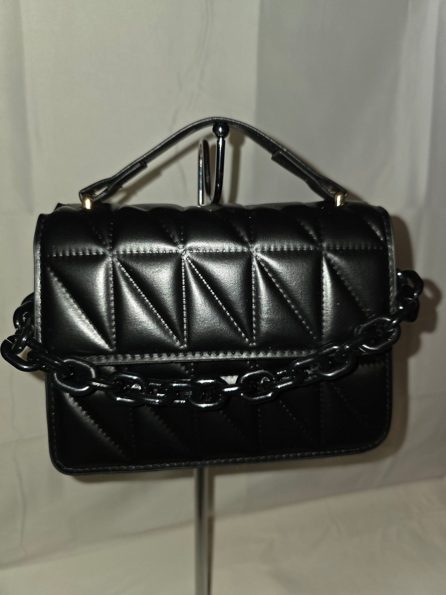 Chic Black Quilted Flap Bag with Chunky Chain Handle - All Seasons Curves