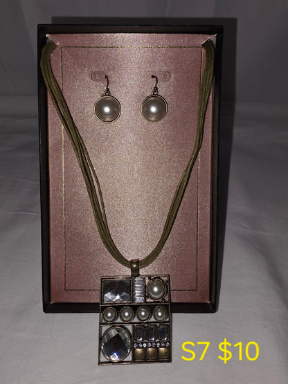 Elegant Pearl & Crystal Pendant Necklace Set - All Seasons Curves