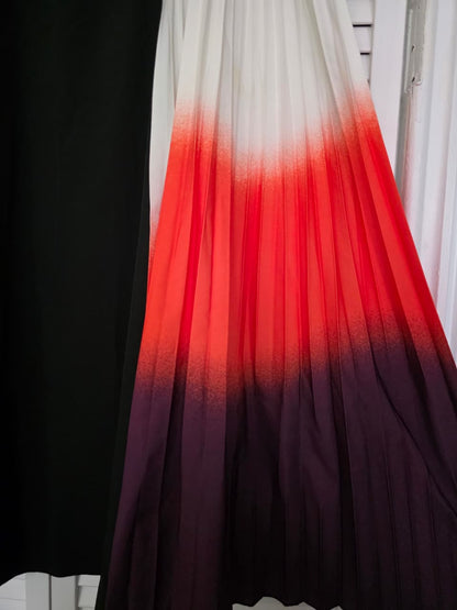 An elegant, long pleated skirt - All Seasons Curves